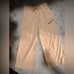 Extra High-Waisted Drapey Cargo Super Wide-Leg Pants - Old Navy - Size L